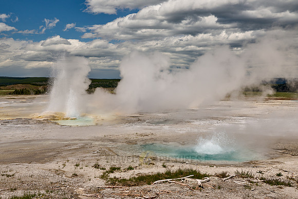 Fountain Geyser in Yellowstone Lower Geyser Basin