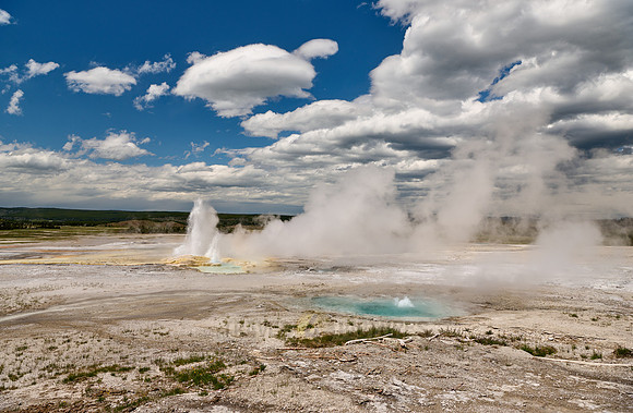 Fountain Geyser in Yellowstone Lower Geyser Basin