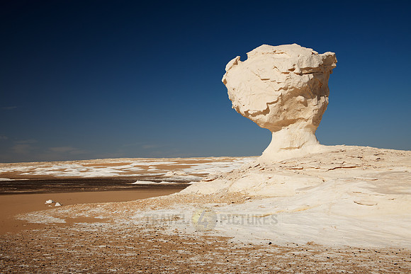 white desert near Oasis Farafra