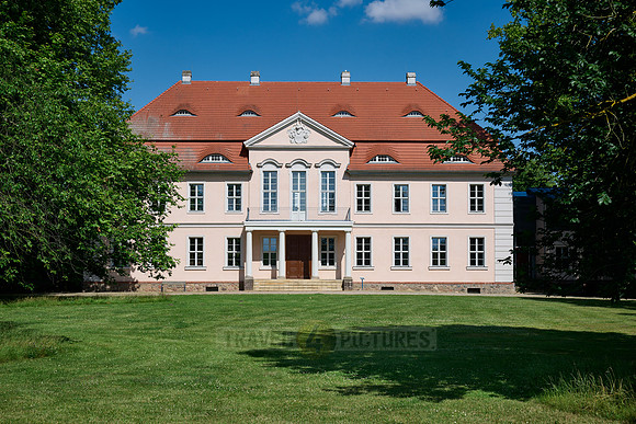 Castle Criewen in Lenne-Park, Unteres Odertal National Park