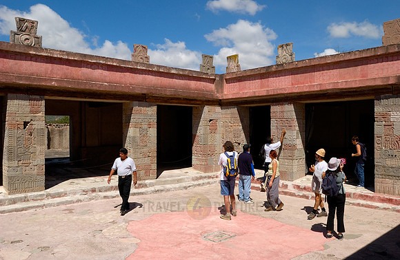 Quetzalpapalotl palace
