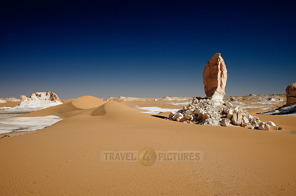 white desert at el Agabat