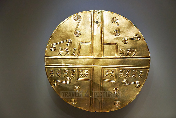 filigree golden pieces of exhibition