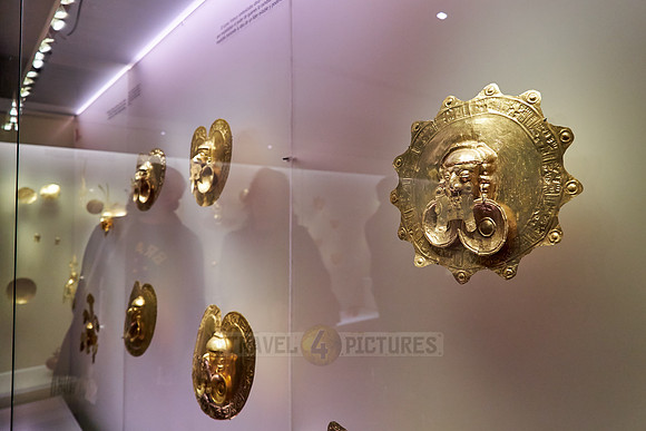 Golden mask