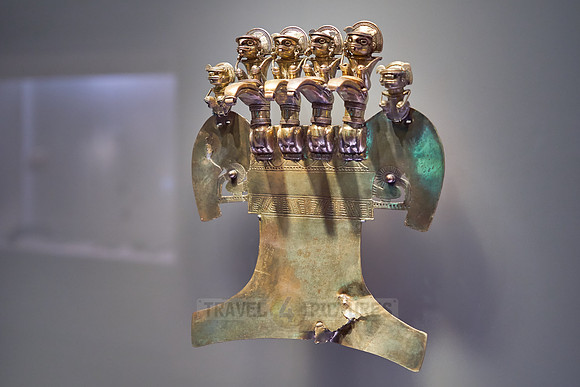filigree golden pieces of exhibition
