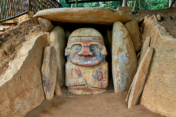 El Purutal, painted stone carved figures