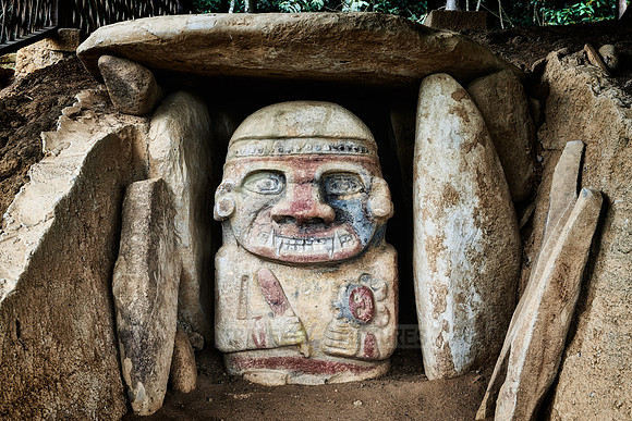 El Purutal, painted stone carved figures