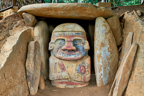 El Purutal, painted stone carved figures