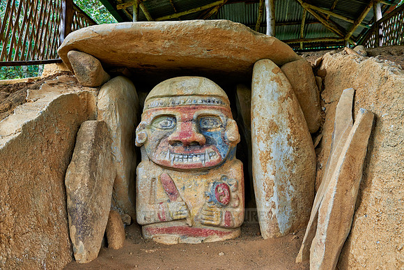 El Purutal, painted stone carved figures