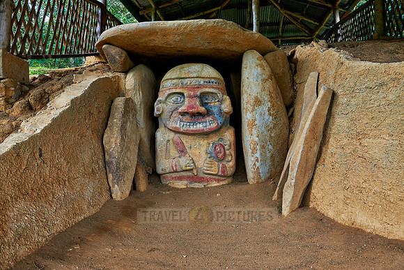 El Purutal, painted stone carved figures