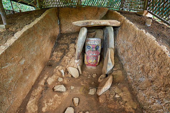 El Purutal, painted stone carved figures