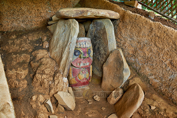 El Purutal, painted stone carved figures