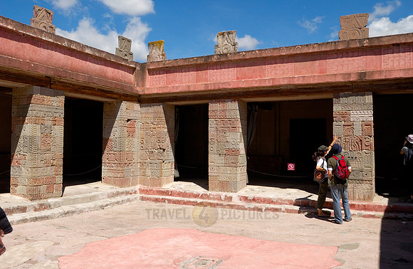 Quetzalpapalotl palace
