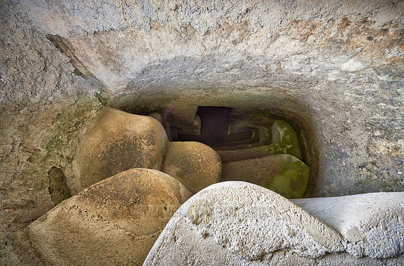 steps into Hypogeum