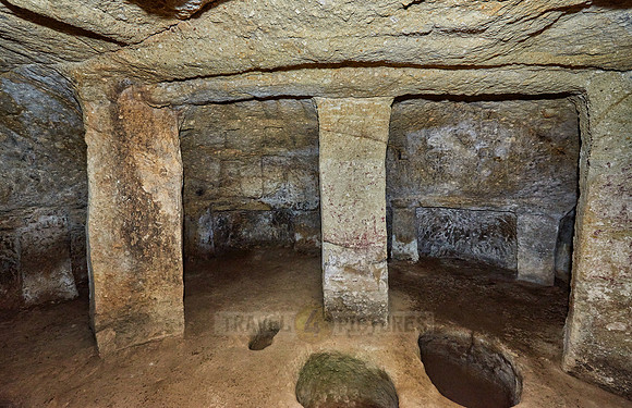 tombs of Alto del Duende