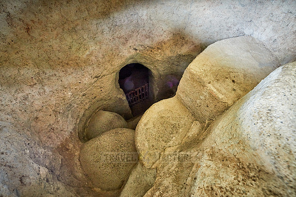 steps into Hypogeum