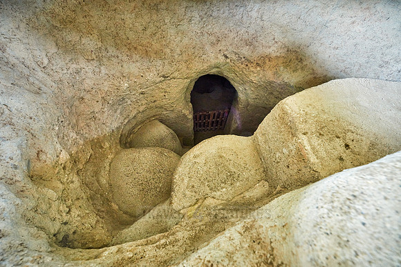 steps into Hypogeum