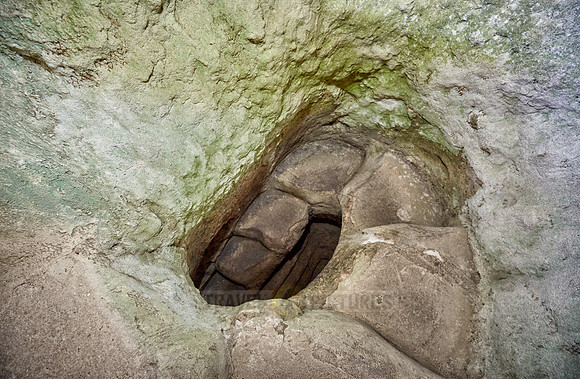steps into Hypogeum