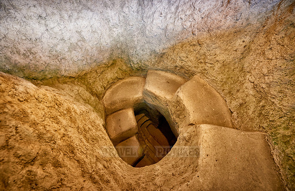 steps into Hypogeum