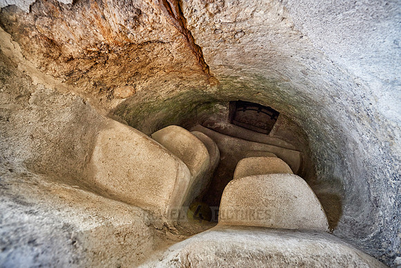 steps into Hypogeum