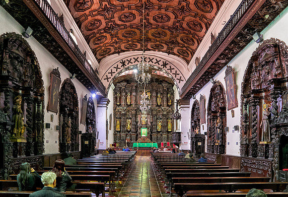 wooden altar of Iglesia de la Tercera