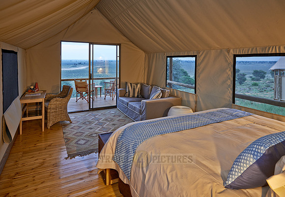 Innenansicht eines Zimmer des Polentswa Tented Camp |interior view of room in Polentswa Tented Camp|