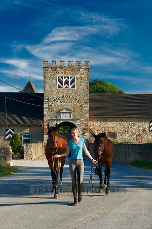 young lady with horses in front of Holzheim castle