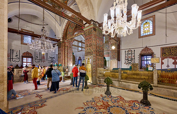 Innenaufnahme des Mausoleum und Museum des Mevlana Rumi. |inside shot of Mausoleum and museum of Mevlana Rumi|