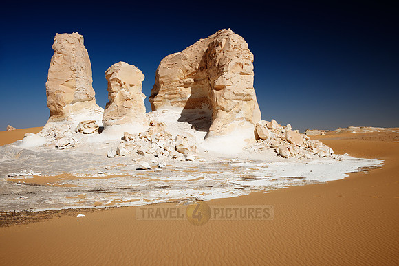 white desert at el Agabat