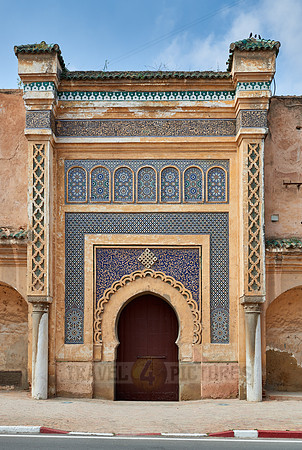 outside wall and gate of kings palace