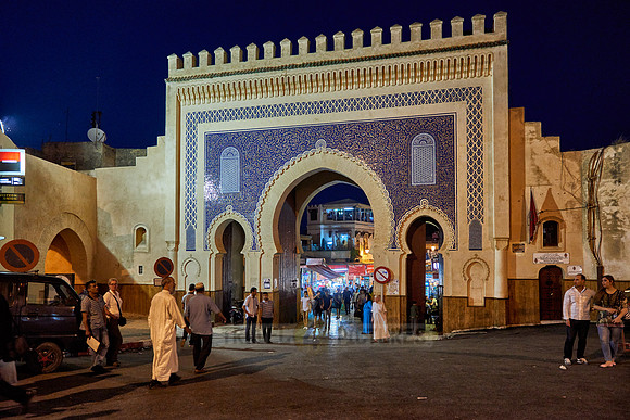 night shot of Bab Boujloud