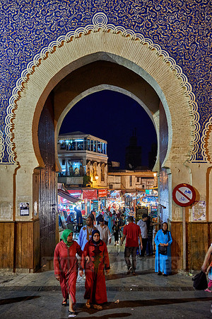 night shot of Bab Boujloud