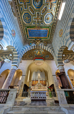 interior shot of Cattedrale di Santa Maria Assunta