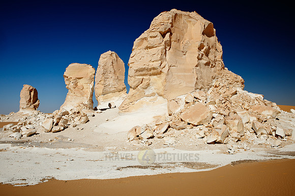 white desert at el Agabat