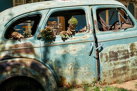rusty classic car as decoration in Canyon Road House