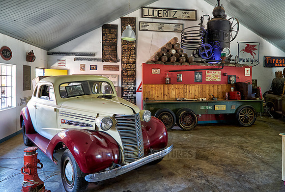 rusty classic car as decoration in Canyon Road House