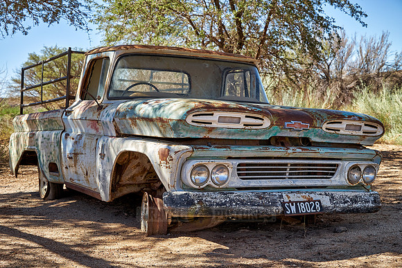 rusty classic car as decoration in Canyon Road House