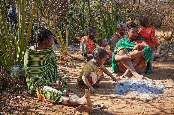 group of women of Hasabe tribe