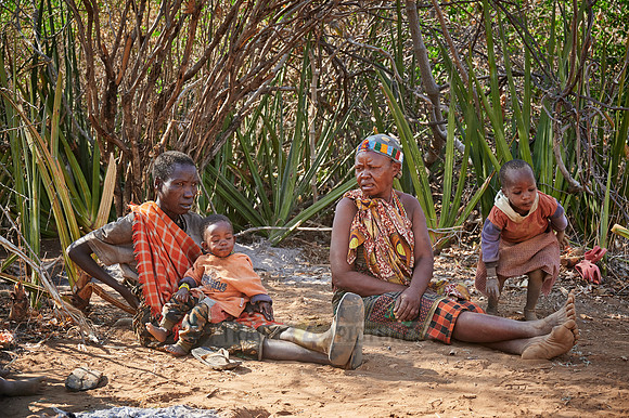 group of women of Hasabe tribe