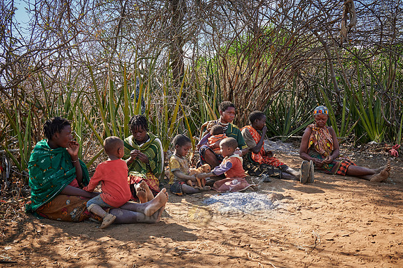 group of women of Hasabe tribe