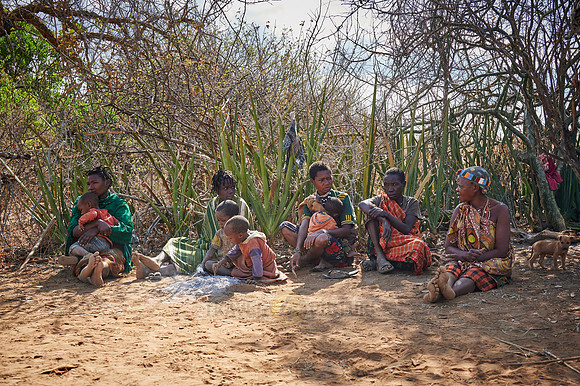 group of women of Hasabe tribe