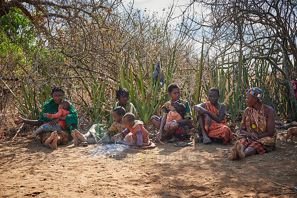 group of women of Hasabe tribe
