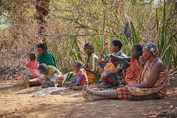 group of women of Hasabe tribe