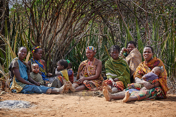 group of women of Hasabe tribe