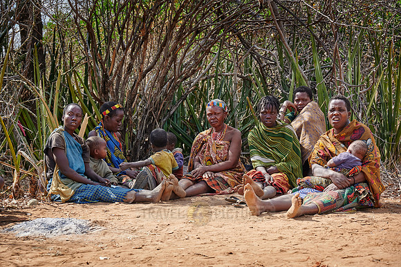 group of women of Hasabe tribe