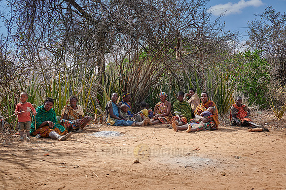 group of women of Hasabe tribe