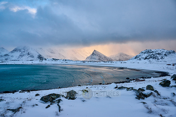 winter landscape with sea and mountains at Sandbotnen, Lofoten