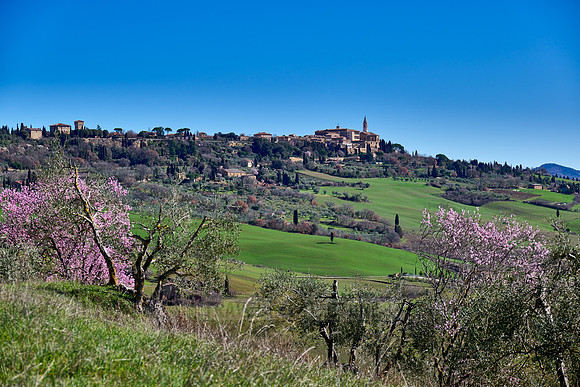 view over landscape of Val de Orcia to Pienza