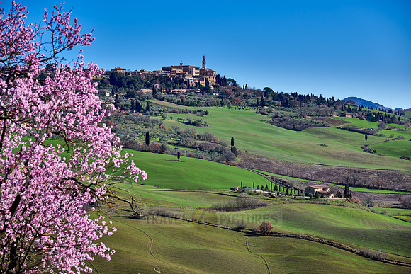 view over landscape of Val de Orcia to Pienza