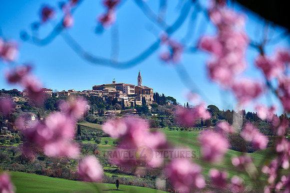 view over landscape of Val de Orcia to Pienza
